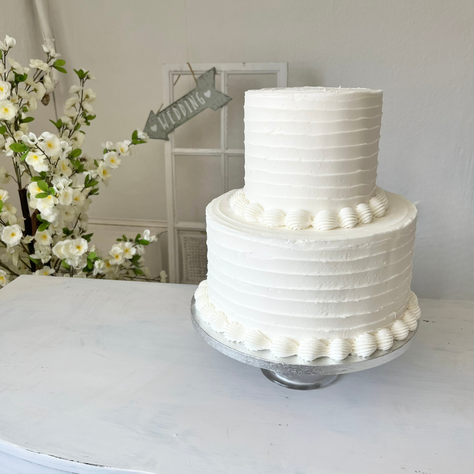 Dior & Piping – Gardners Cakes